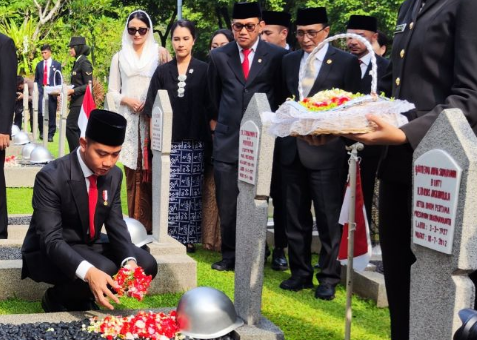 Wapres Gibran Memimpin Upacara Hari Pahlawan di TMP Kalibata